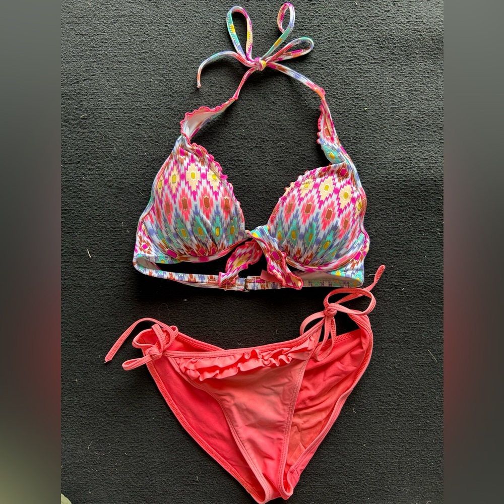 Victoria Secret Top 32C, medium bottom bikini
